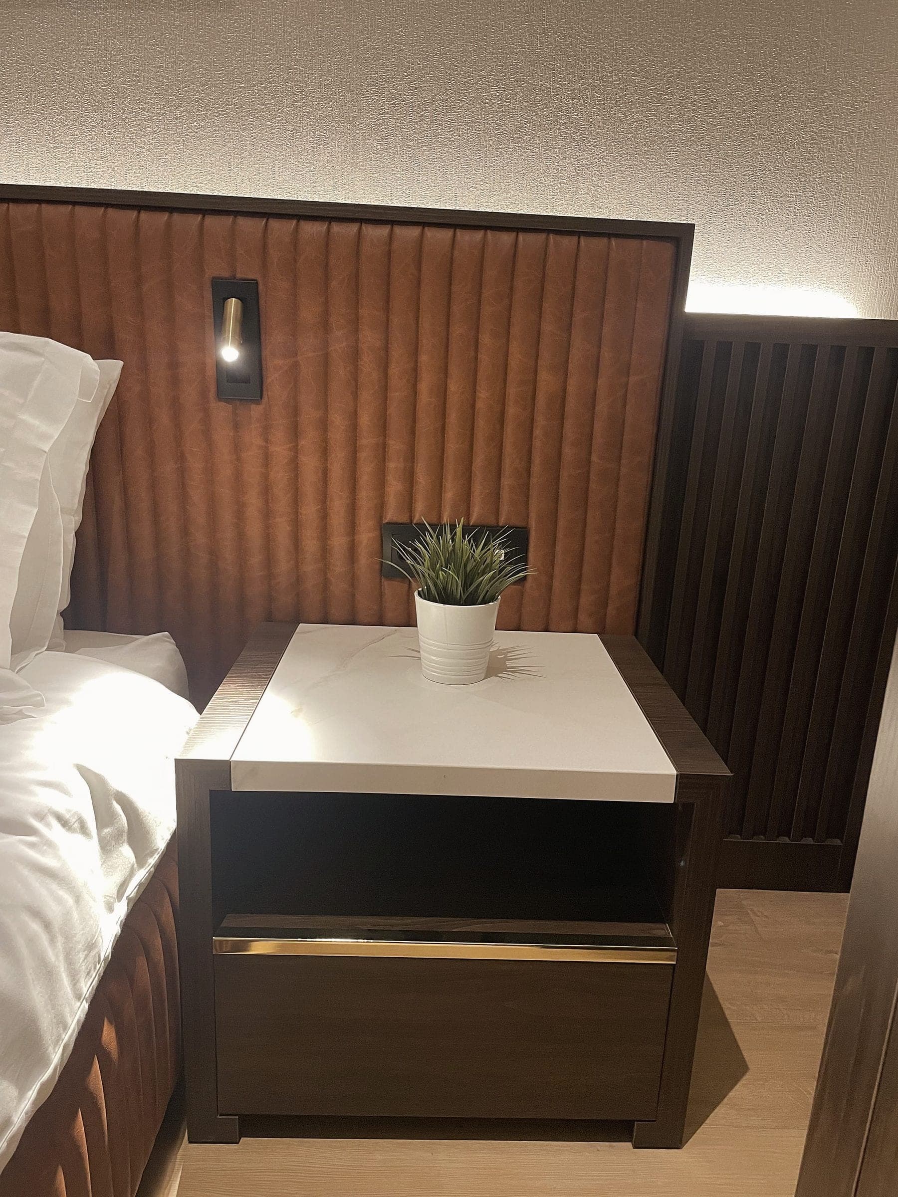 Moonlight Hotel — photograph 3