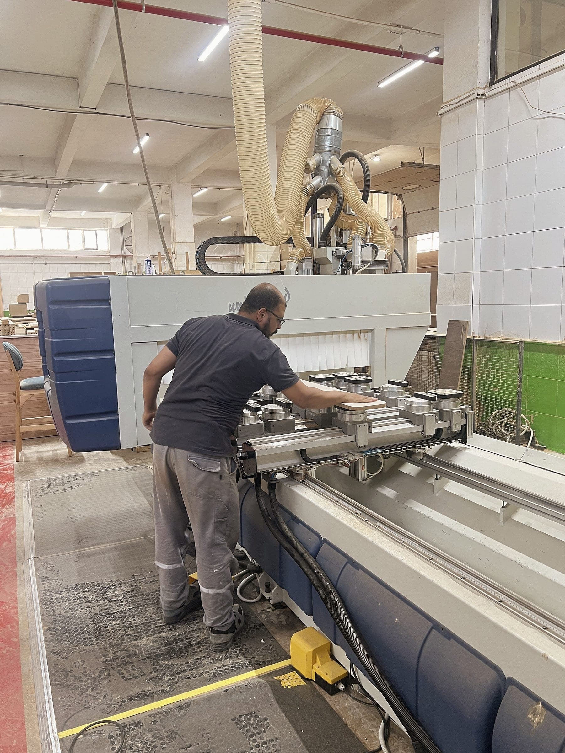 CNC-Fräse: Korpusteile auf der CNC-Fräse bearbeitet.